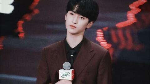 严浩翔排练视频被爆料,幕后花絮引网友热议